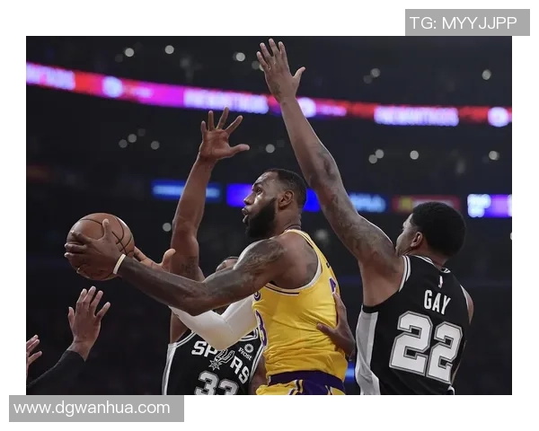 湖人119-132马刺无缘四强 球员点评：4人杰出，5人低迷